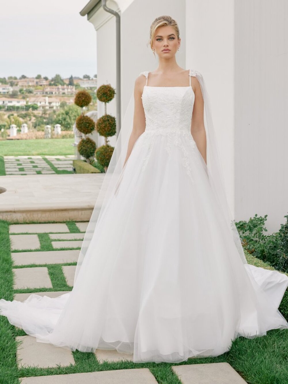 WHITE TULLE WEDDING DRESS. A LINE GARDEN CHURCH DESTINATION BRIDAL GOWN